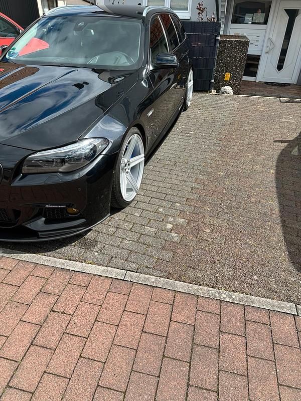 Gebraucht BMW 520 250 PS (183 kW) 2012 Schwarz Kombi