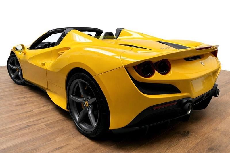 Gebraucht Ferrari F8 721 PS (530 kW) 2022 Gelb Cabrio