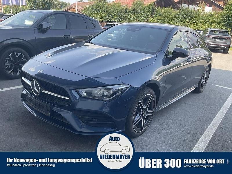 Denimblau metallic (metallic) Gebraucht 2021 Mercedes CLA250e Shooting Brake Edition Kombi | 25.995 € (Superpreis) - Bild 1/4
