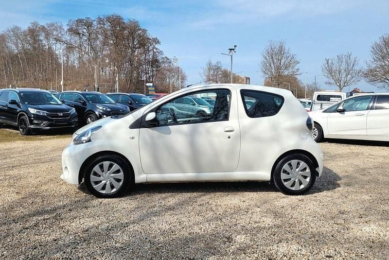 Gebraucht Toyota Aygo Cool 68 PS (50 kW) 2014 Weiß Kleinwagen