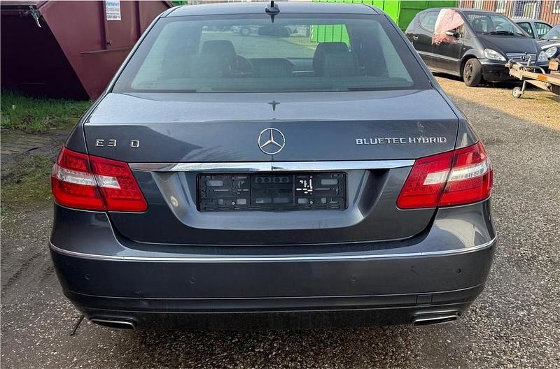 Gebraucht Mercedes E300 204 PS (150 kW) 2013 Grau Limousine