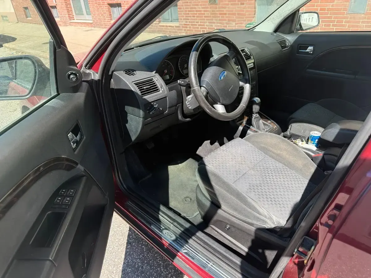 Gebraucht Ford Mondeo 125 PS (91 kW) 2005 Rot Limousine