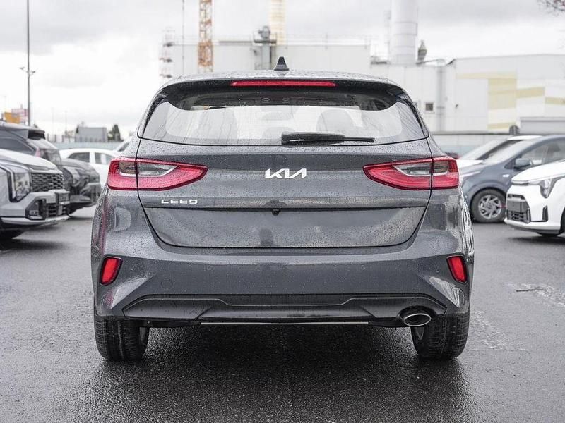 Neu Kia Ceed Vision 140 PS (102 kW) 2026 Grau pentametal metallic Kleinwagen