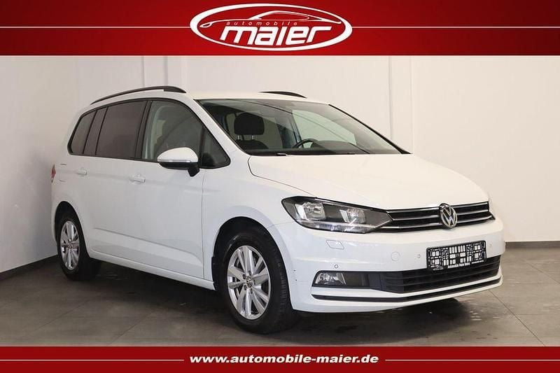 Weiß Gebraucht 2020 VW Touran Comfortline Van / Kleinbus | 16.300 € (Superpreis) - Bild 1/4
