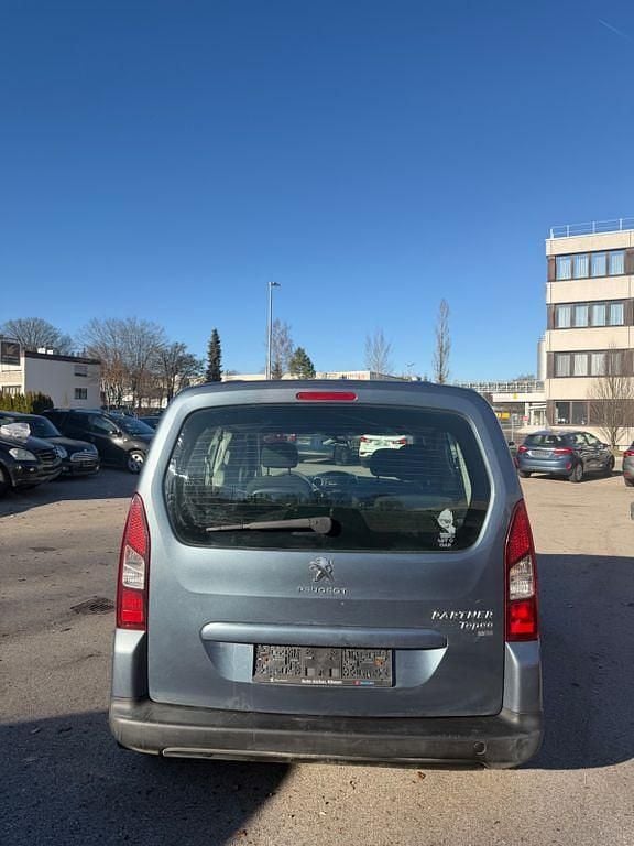 Gebraucht Peugeot TePee Active 92 PS (67 kW) 2013 Grau Limousine