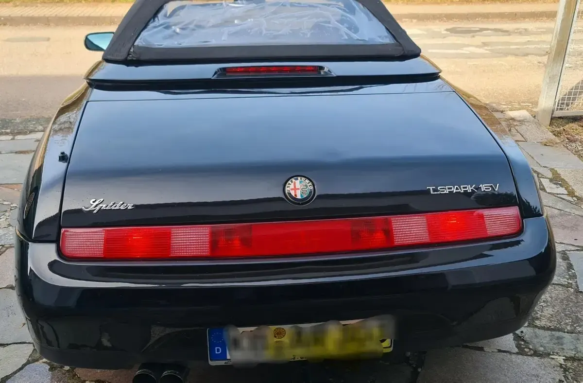 Second-hand Alfa Romeo Spider 150 CP (110 kW) 1998 Negru Cabrio