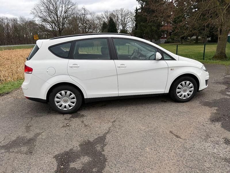 Gebraucht Seat Altea Reference 86 PS (63 kW) 2010 Weiß Van / Kleinbus