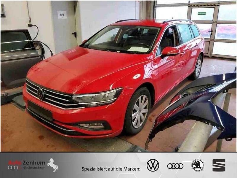 Rot Gebraucht 2023 VW Passat Business Kombi | 17.970 € (Fairer Preis) - Bild 1/3