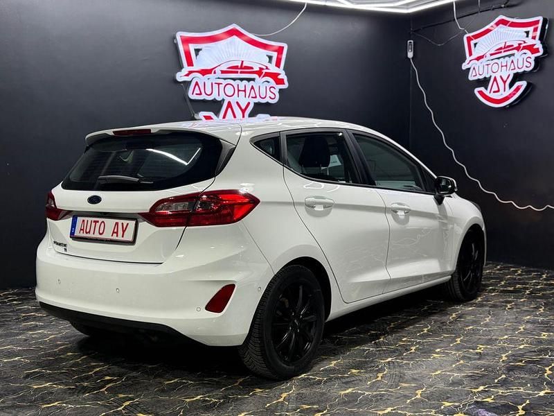 Gebraucht Ford Fiesta Cool & Connect 101 PS (74 kW) 2017 Weiß Limousine