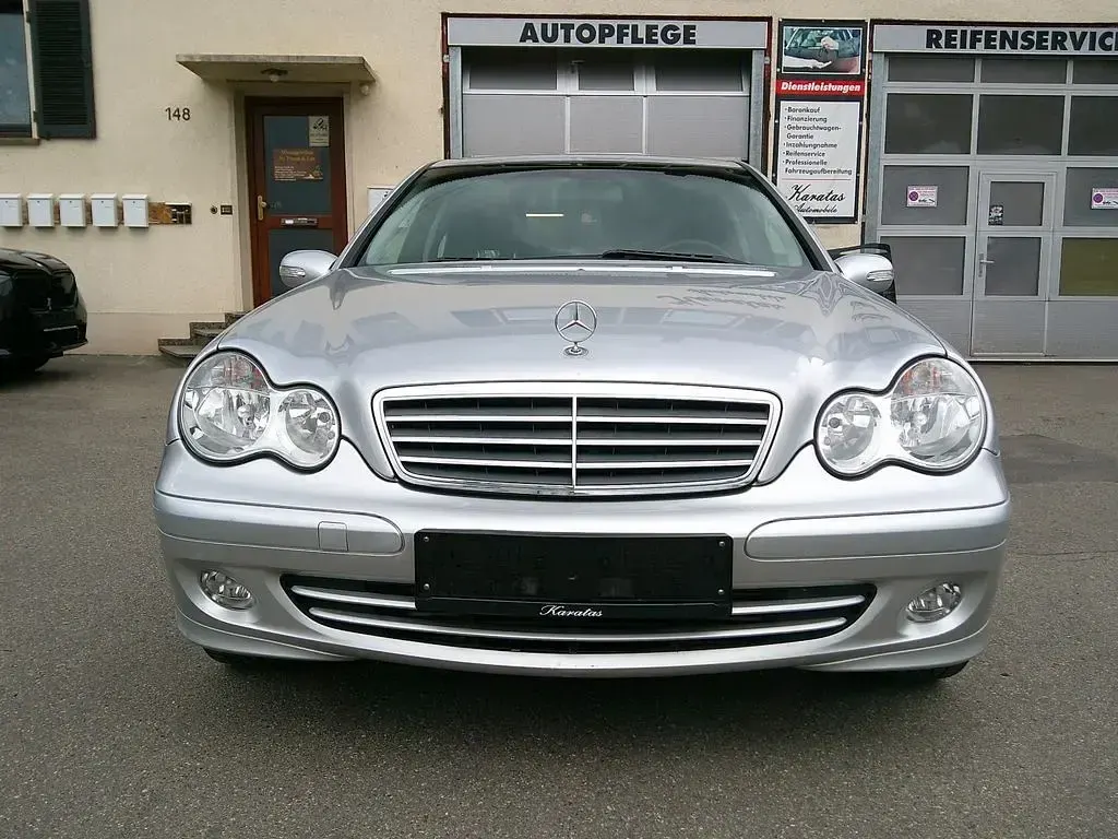 Gebraucht Mercedes C200 163 PS (119 kW) 2005 Silber Limousine
