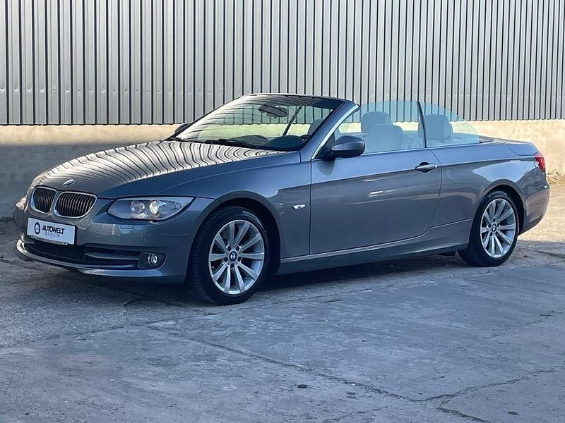 Gebraucht BMW 330 Cabriolet 245 PS (180 kW) 2012 Grau Cabrio