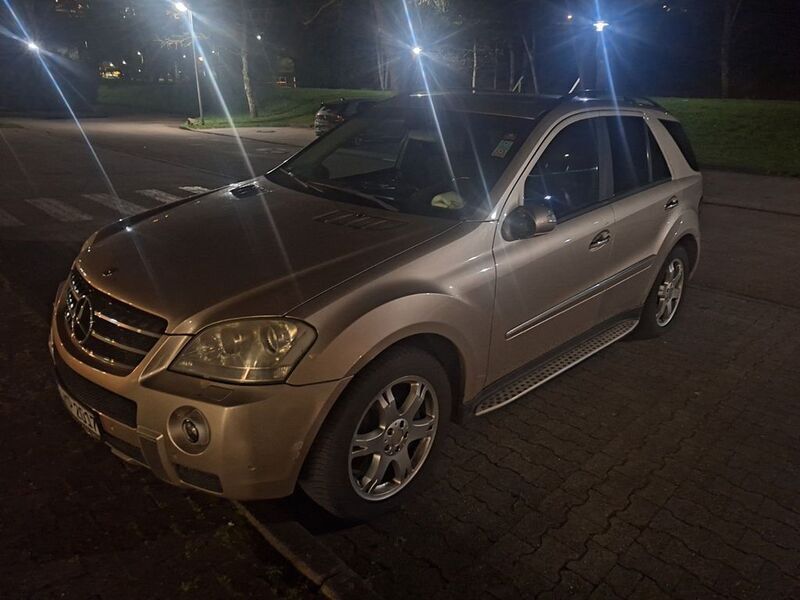 Gold Gebraucht 2005 Mercedes ML500 SUV | 11.900 € (Etwas zu teuer) - Bild 1/4