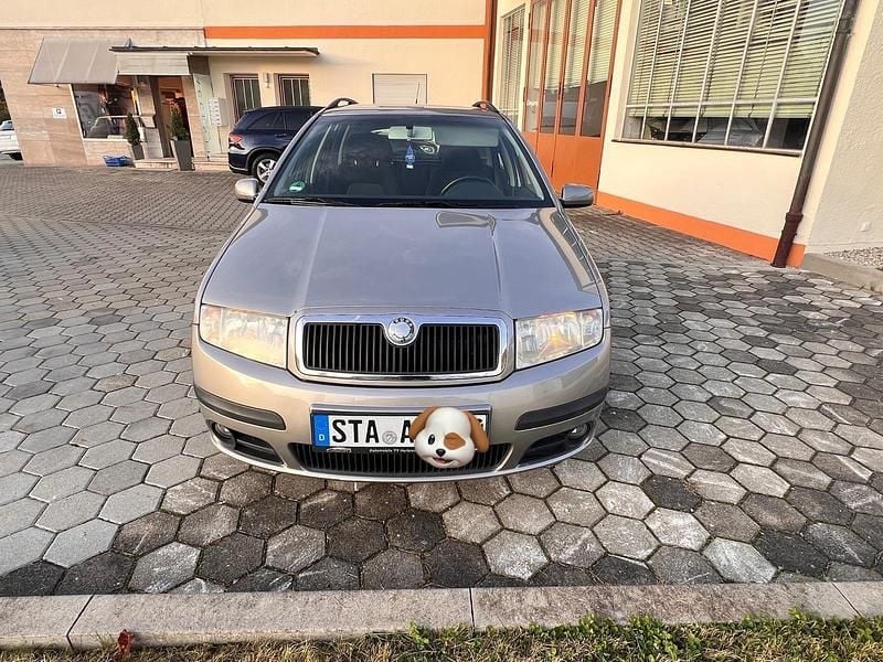 Braun Gebraucht 2006 Skoda Fabia Limousine | 3.500 € - Bild 1/4