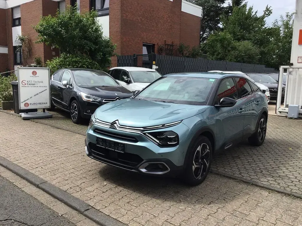 Gebraucht Citroën C4 Shine 131 PS (96 kW) 2023 Blau SUV