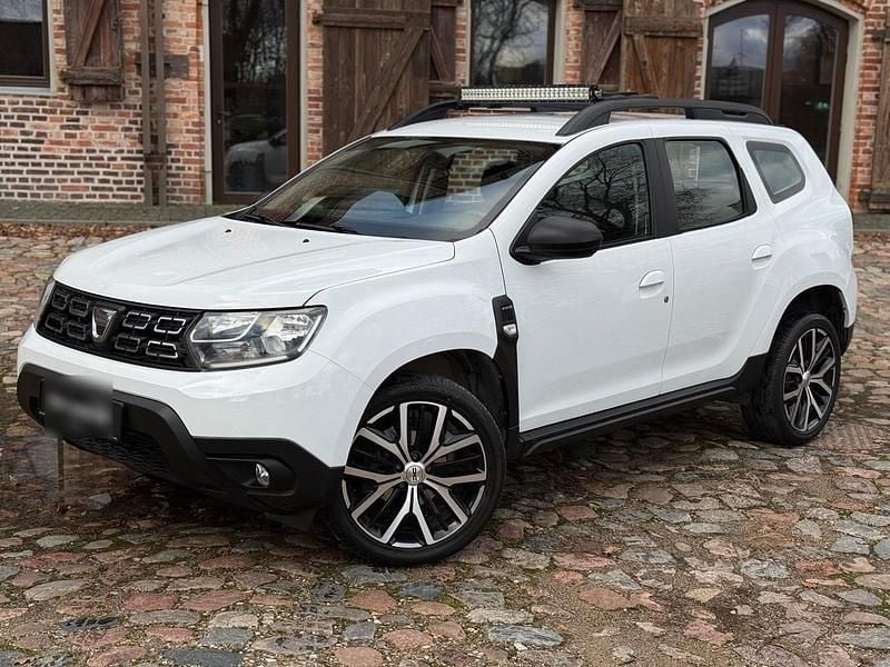 Weiß Gebraucht 2021 Dacia Duster Comfort SUV | 12.950 € (Superpreis) - Bild 1/4