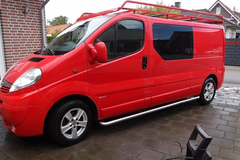 Rot Gebraucht 2013 Opel Vivaro Van | 11.599 € - Bild 1/4