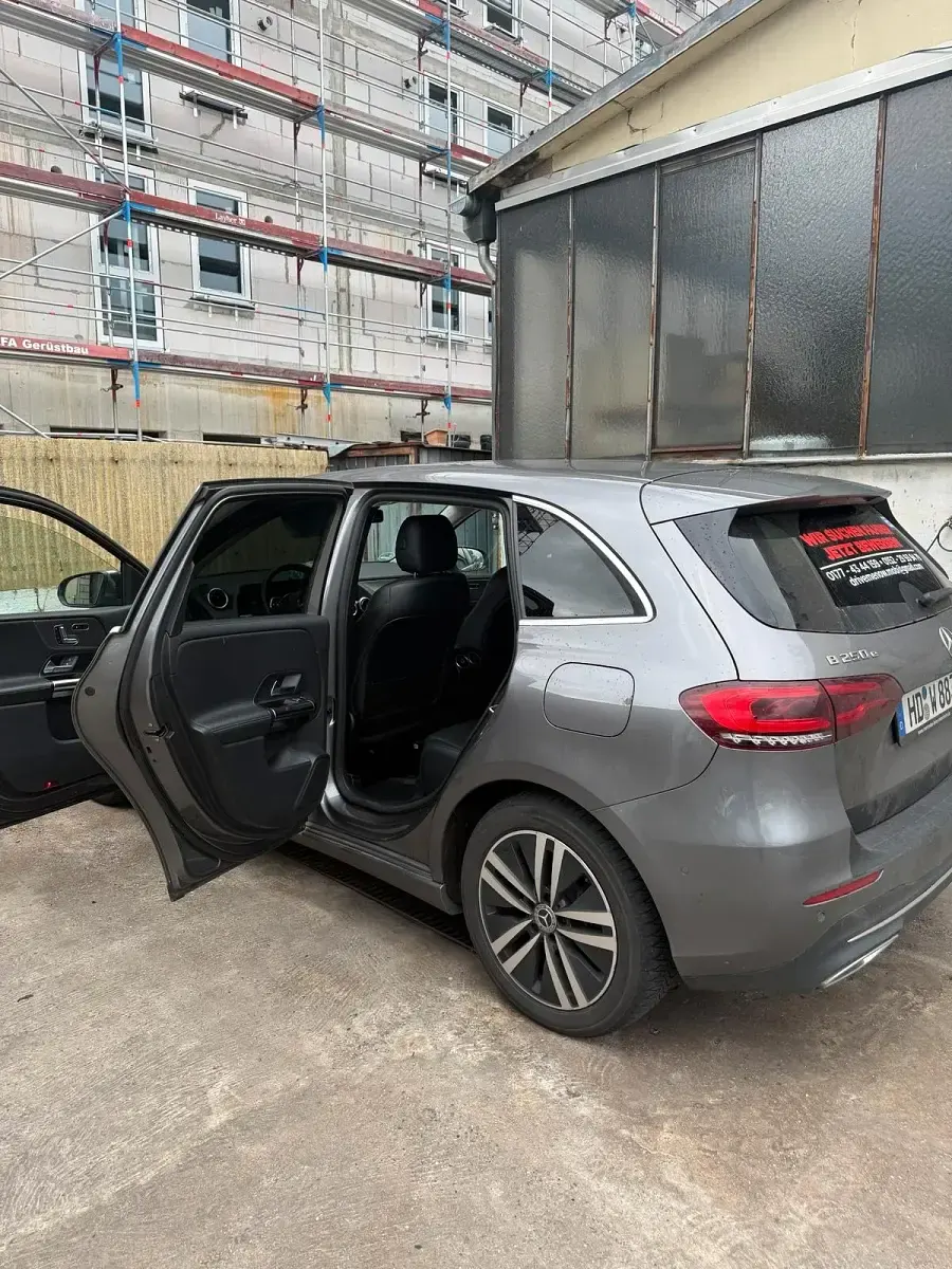 Gebraucht Mercedes B250 2021 Grau Van / Kleinbus