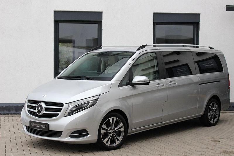 Brillantsilber metallic Gebraucht 2018 Mercedes V250 Avantgarde Van / Kleinbus | 37.900 € (Fairer Preis) - Bild 1/4