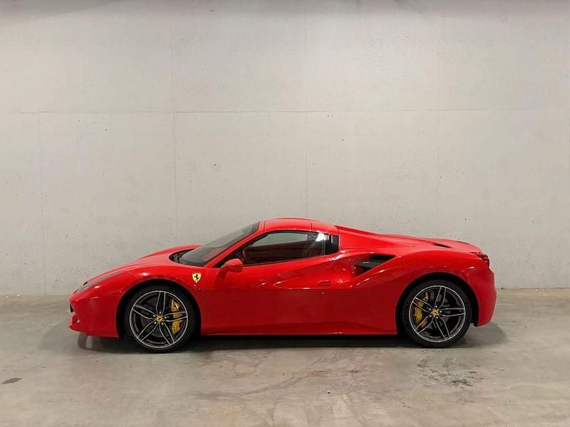 Rot Gebraucht 2018 Ferrari 488 Cabrio | 214.888 € (Etwas zu teuer) - Bild 1/4