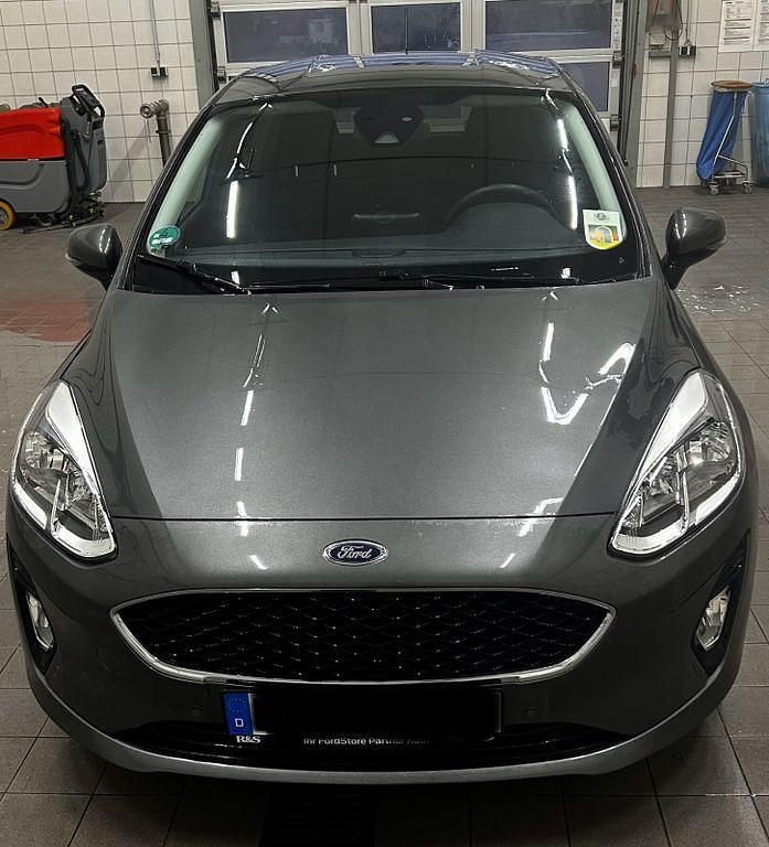 Grau Gebraucht 2017 Ford Fiesta Cool & Connect Limousine | 7.649 € (Fairer Preis) - Bild 1/4