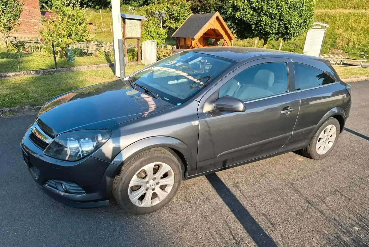 Gebraucht Opel Astra GTC Edition 116 PS (85 kW) 2009 Grau Coupé