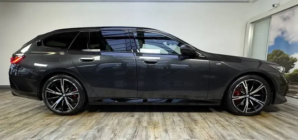 Gebraucht BMW 540 M Sport 303 PS (222 kW) 2025 (0a90) sophistograu brillant Kombi