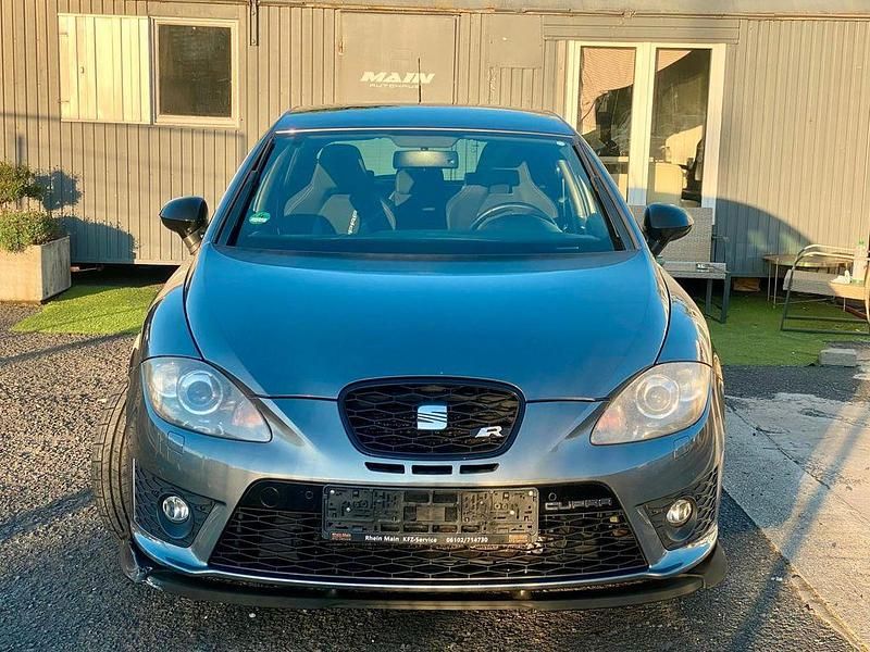 Grau Gebraucht 2012 Cupra Leon Limousine | 8.900 € (Fairer Preis) - Bild 1/4