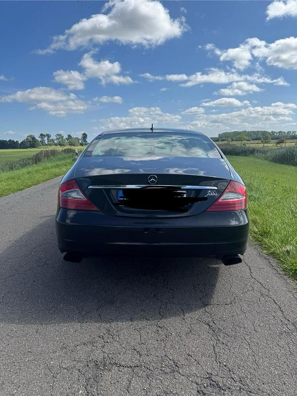 Schwarz Gebraucht 2009 Mercedes 320 Limousine | 6.750 € - Bild 1/4