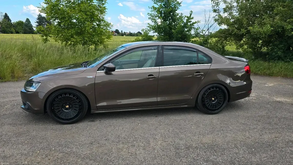 Gebraucht VW Jetta 200 PS (147 kW) 2012 Braun Limousine