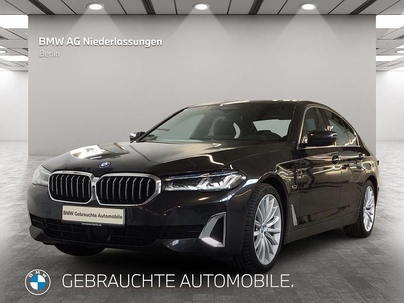 Grau Gebraucht 2022 BMW 545e Sport Line Limousine | 45.400 € (Etwas zu teuer) - Bild 1/4