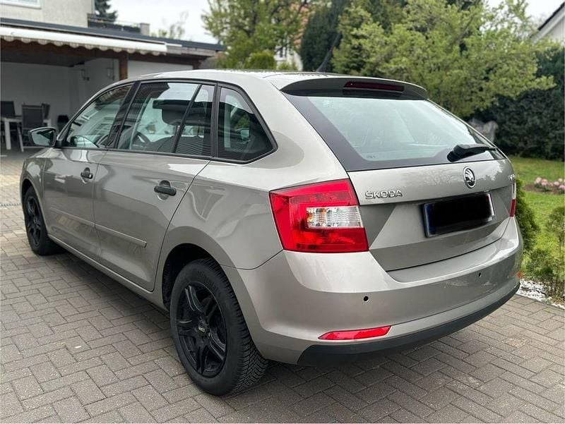 Usata Skoda Rapid Active 75 CV (55 kW) 2015 Oro Utilitaria