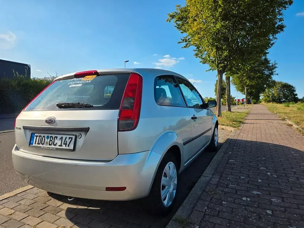 Gebraucht Ford Fiesta 80 PS (58 kW) 2003 Silber Kleinwagen