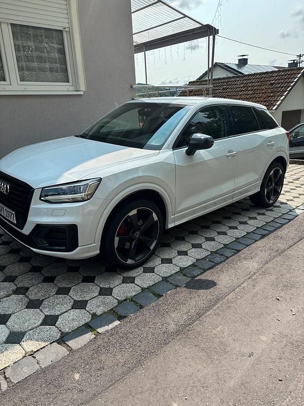 Weiß Gebraucht 2020 Audi Q2 SUV | 18.888 € (Guter Preis) - Bild 1/4