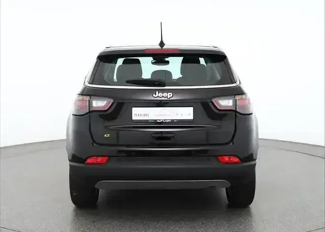 Gebraucht Jeep Compass Altitude 131 PS (96 kW) 2024 Black clear coat SUV