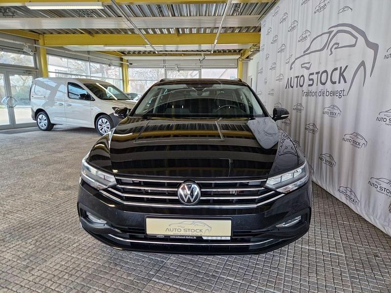 Gebraucht VW Passat Business 150 PS (110 kW) 2023 Schwarz Kombi