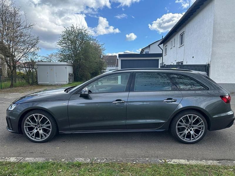Gebraucht Audi A4 S-Line 163 PS (119 kW) 2022 Grau Kombi
