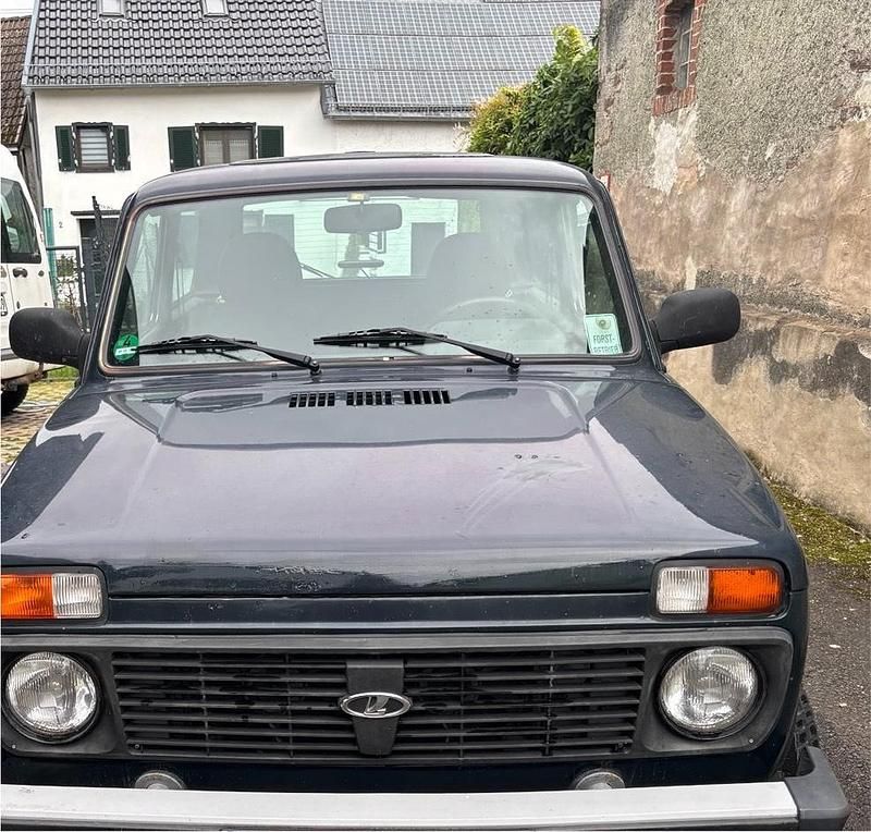 Grün Gebraucht 2014 Lada niva SUV | 5.300 € (Guter Preis) - Bild 1/4