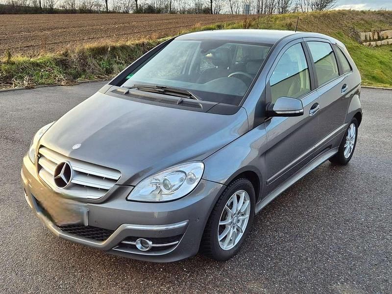 Gebraucht Mercedes 180 109 PS (80 kW) 2010 Silber Limousine