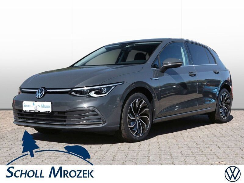 Grau Gebraucht 2022 VW Golf VIII IQ Drive Kleinwagen | 33.490 € - Bild 1/4