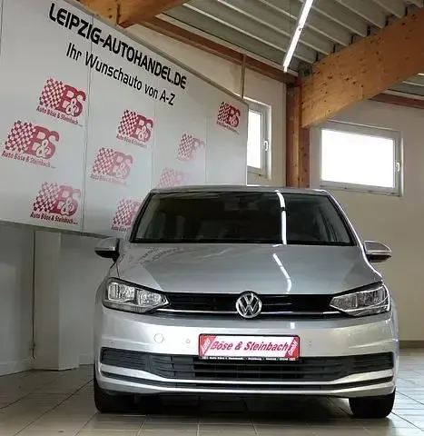 Gebraucht VW Touran Trendline 110 PS (80 kW) 2016 Silber Van / Kleinbus