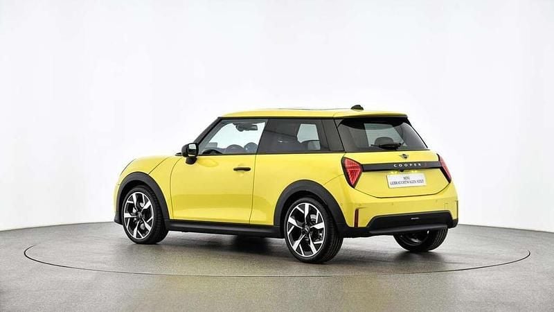 Używany Mini Cooper S Classic 204 KM (150 kW) 2024 Żółty Hatchback