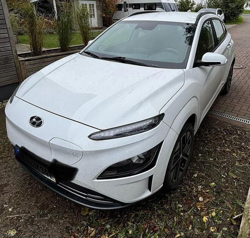 Weiß Gebraucht 2021 Hyundai Kona Advantage SUV | 14.125 € (Superpreis) - Bild 1/4