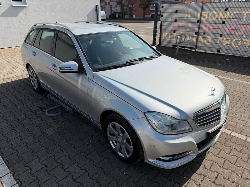 Gebraucht Mercedes C180 156 PS (114 kW) 2014 Silber Kombi