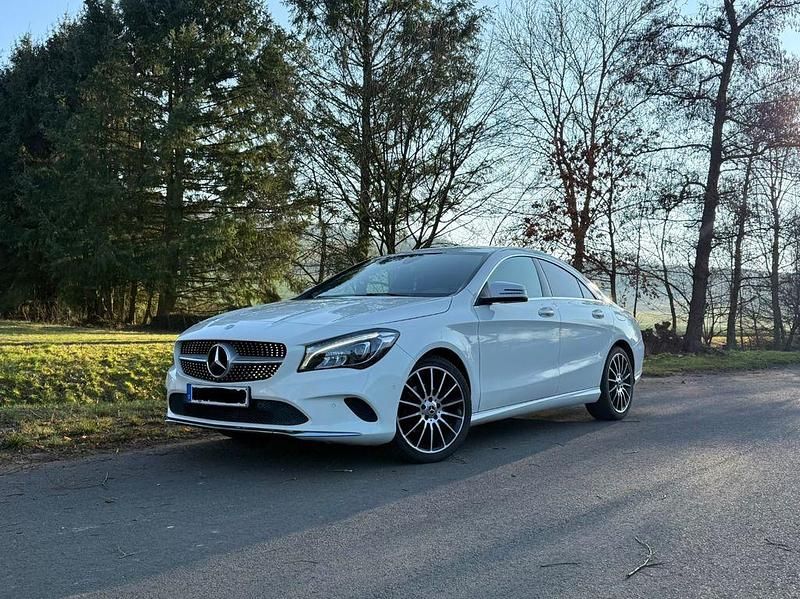 Gebraucht Mercedes CLA180 122 PS (89 kW) 2016 Weiß Limousine