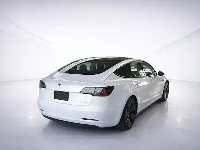 Second-hand Tesla Model 3 258 kW (351 CP) 2021 Alb Berlinǎ