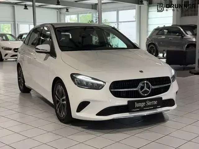 Gebraucht Mercedes B200 Progressive 163 PS (119 kW) 2025 Weiß Kleinwagen