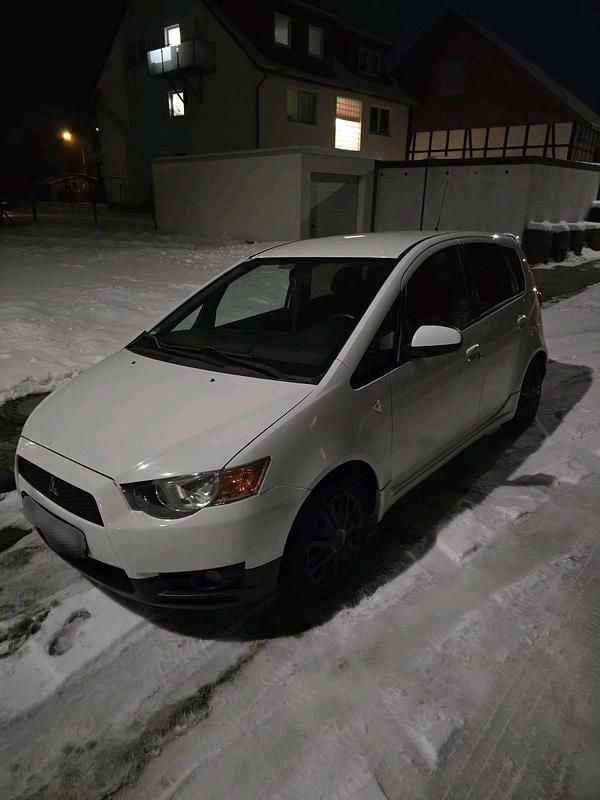 Second-hand Mitsubishi Colt Edition 95 CP (69 kW) 2011 Alb Hatchback