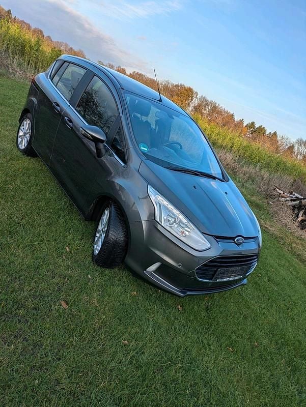 Grau Gebraucht 2017 Ford B-MAX Titanium Van / Kleinbus | 7.490 € (Guter Preis) - Bild 1/4