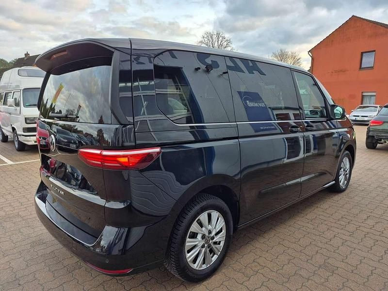 Gebraucht VW Multivan Life 136 PS (100 kW) 2022 Deep black perleffekt Van