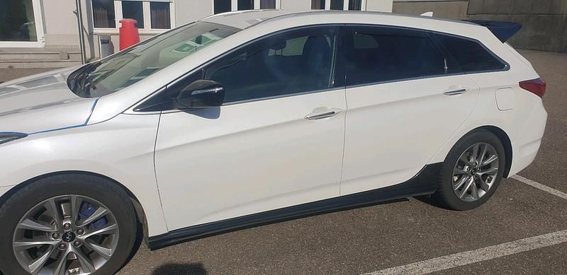 Weiß Gebraucht 2015 Hyundai i40 Kombi | 9.000 € (Etwas zu teuer) - Bild 1/4